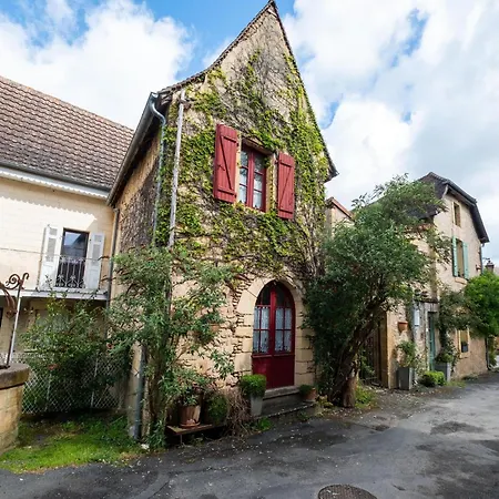 Charming Holiday With Swimming Pool Saint-Leon-sur-Vezere