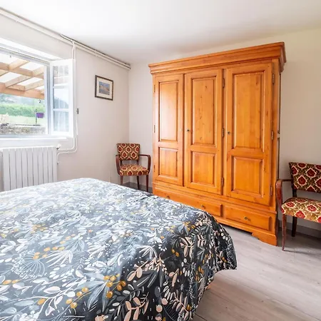 Holiday home Charming Holiday With Swimming Pool